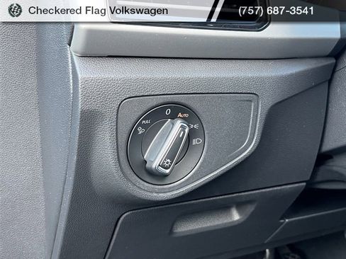 Used 2022 Volkswagen Atlas Cross Sport SE w/ Panoramic Sunroof Package image 17