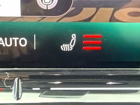 Used 2025 Volkswagen Tiguan SE image 31