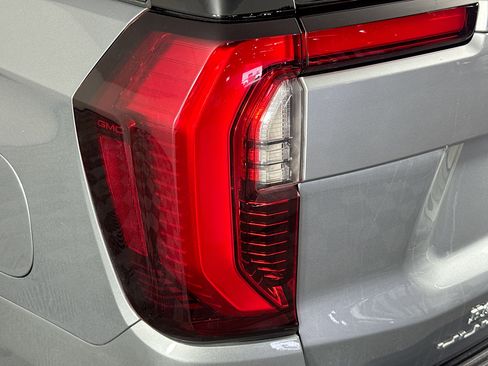 Used 2025 GMC Yukon Denali AWD/4WD image 34