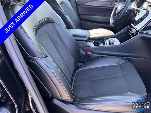 Used 2024 Jeep Grand Cherokee Altitude AWD/4WD image 24