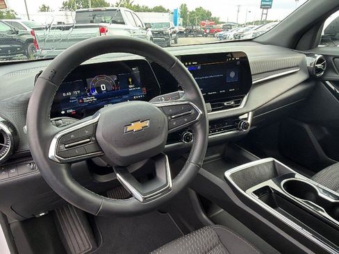 Used 2025 Chevrolet Equinox LT w/ Safety and Technology Package FWD image 3