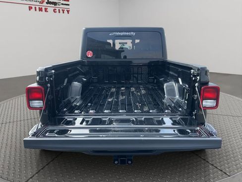 Used 2022 Jeep Gladiator Sport AWD/4WD image 24