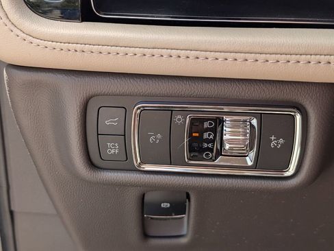 Used 2022 Lincoln Nautilus FWD w/ Premium Package image 25