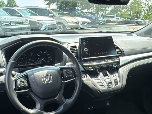 Used 2025 Honda Odyssey EX-L image 10