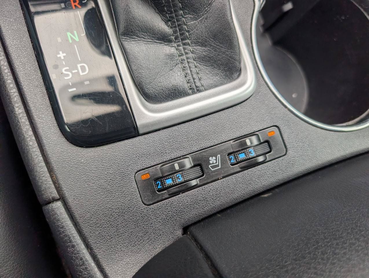 Used 2016 Toyota Highlander Limited FWD image 18