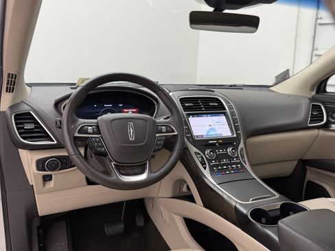 Used 2019 Lincoln Nautilus Reserve FWD image 24