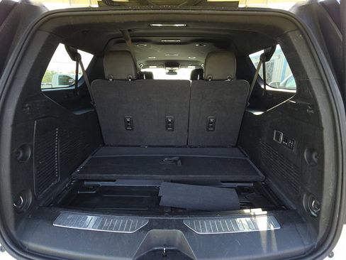 Used 2023 Chevrolet Suburban Premier image 16
