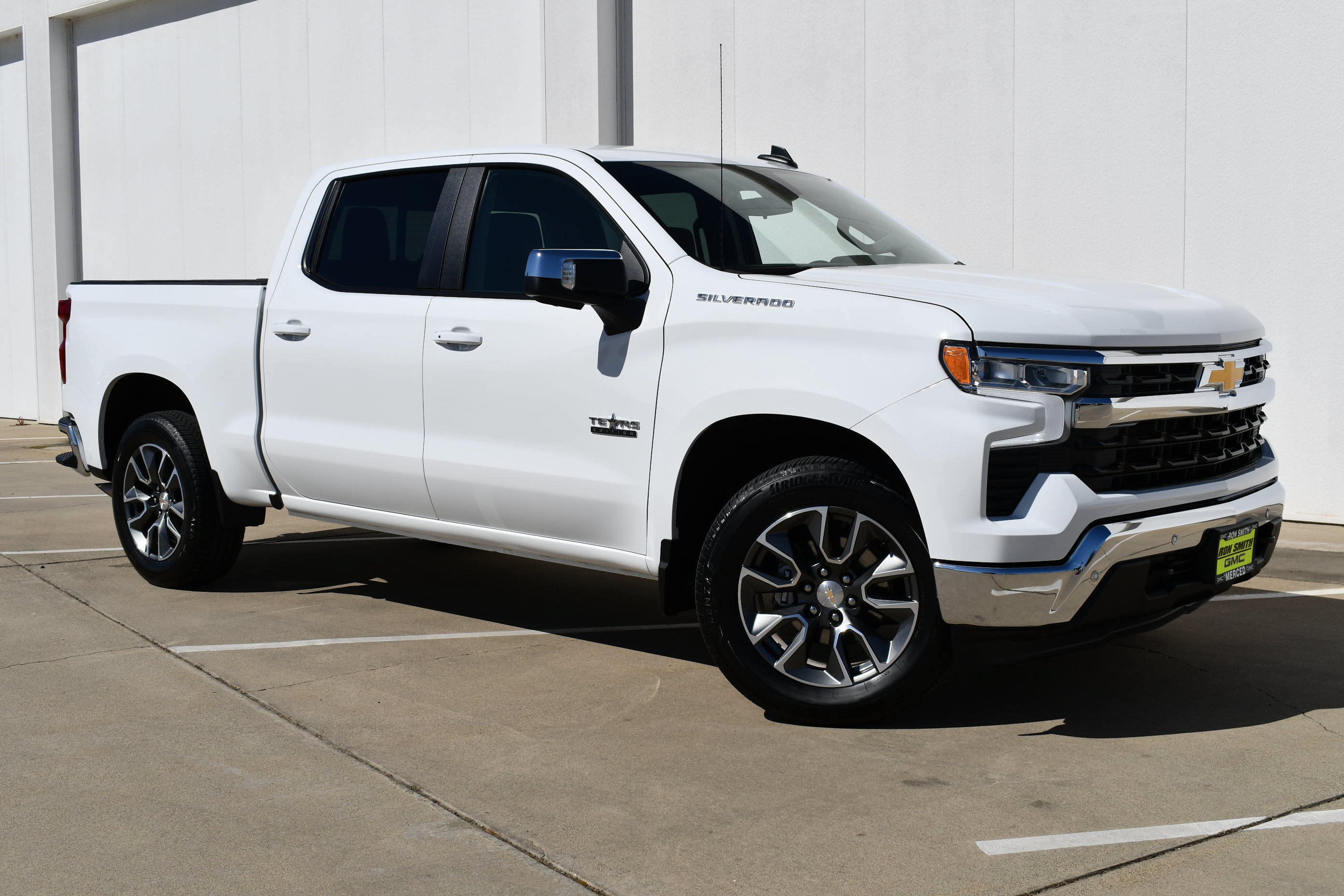 Used 2025 Chevrolet Silverado 1500 LT w/ Texas Edition Plus RWD image 2