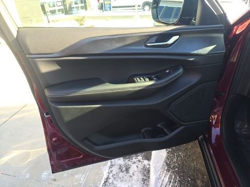 New 2025 Jeep Grand Cherokee Altitude image 10