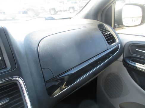 Used 2018 Dodge Grand Caravan SXT image 29