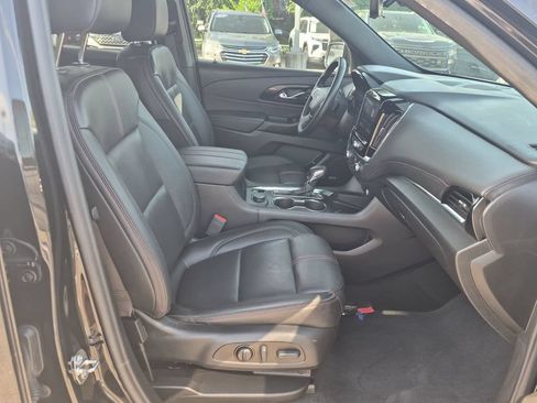 Used 2023 Chevrolet Traverse RS FWD image 24