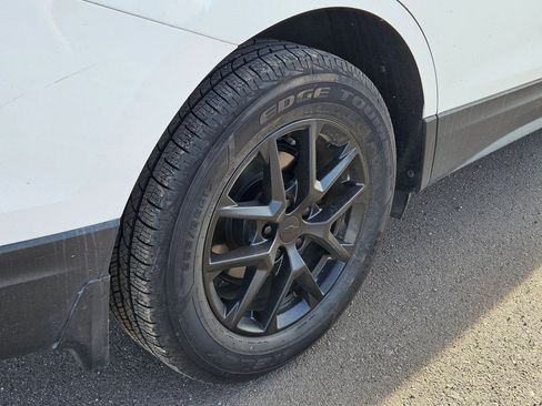 Used 2022 Chevrolet Equinox LS w/ LS Convenience Package image 13