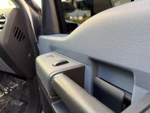 Used 2011 Ford F250 4x4 SuperCab Super Duty image 10