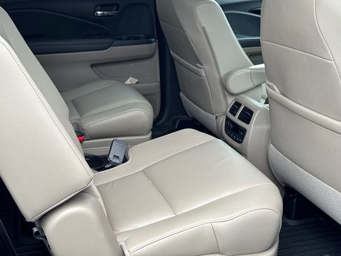 Used 2021 Honda Pilot Touring image 15