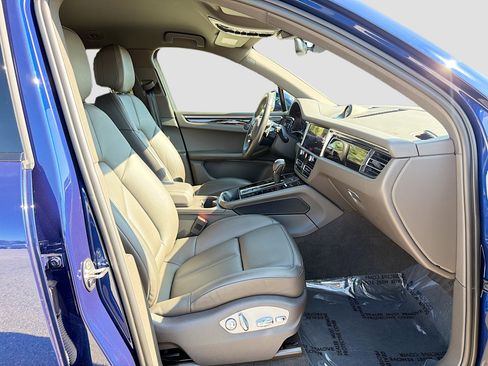 Used 2024 Porsche Macan image 15
