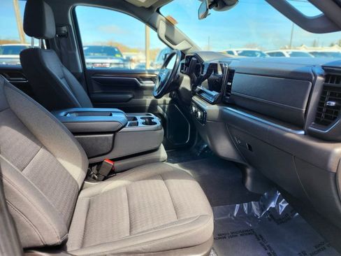 Used 2023 Chevrolet Silverado 1500 LT AWD/4WD image 9