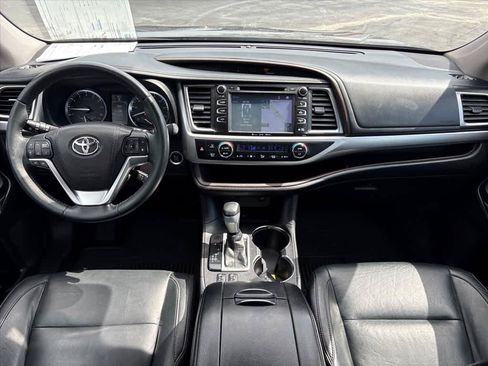 Used 2016 Toyota Highlander XLE FWD image 10