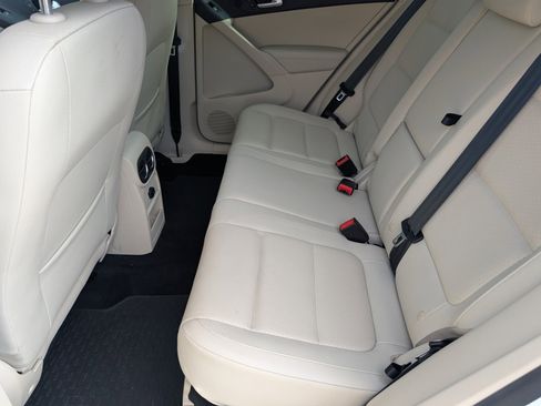 Used 2016 Volkswagen Tiguan S image 12