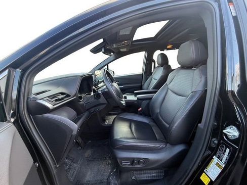 Used 2022 Toyota Sienna XSE w/ XSE Plus Package image 11