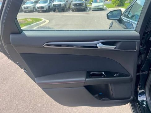 Used 2014 Ford Fusion SE w/ Equipment Group 201A FWD image 14