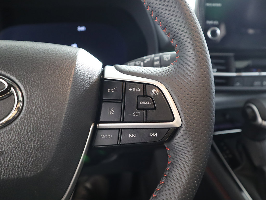 Used 2025 Toyota Sienna XSE FWD image 45