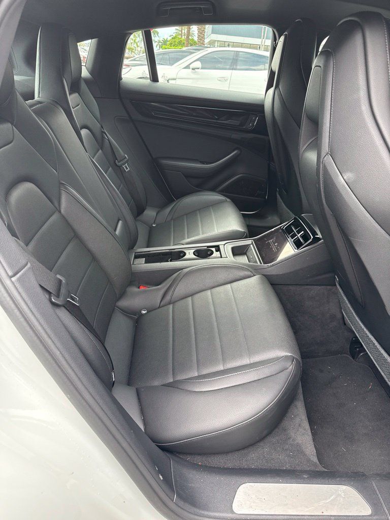 Certified 2025 Porsche Panamera RWD image 24