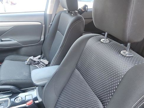 Used 2018 Mitsubishi Outlander ES image 9