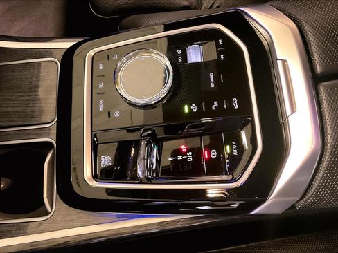 Used 2025 BMW 740i image 15