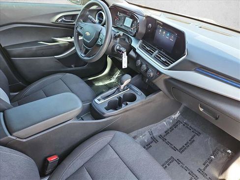 Certified 2024 Chevrolet Trax LS FWD image 27