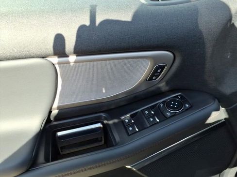 New 2025 Ford Expedition Active image 11