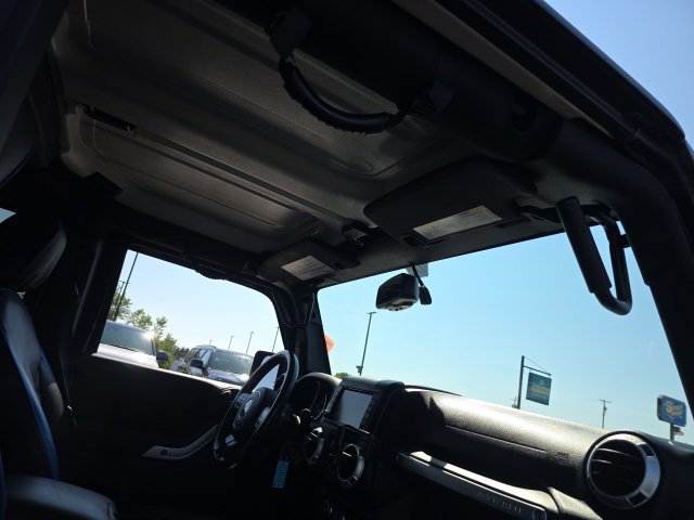 Used 2016 Jeep Wrangler Unlimited Sahara w/ Dual Top Group AWD/4WD image 31