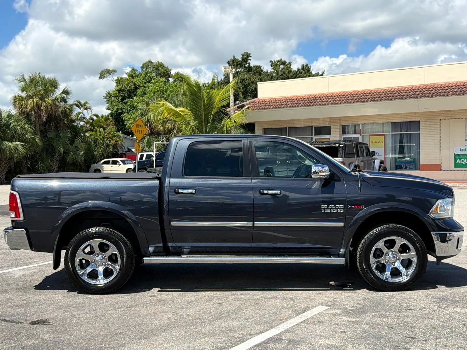 Used 2016 RAM 1500 Laramie w/ Convenience Group AWD/4WD image 4