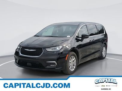 New 2026 Chrysler Pacifica Select