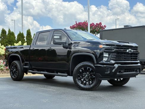 Used 2026 Chevrolet Silverado 2500 Custom w/ Custom Value Package AWD/4WD image 2