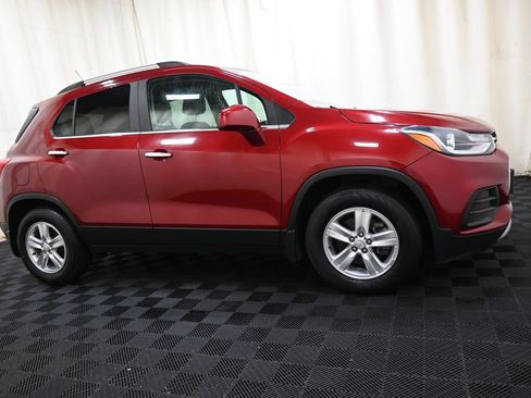 Used 2019 Chevrolet Trax LT w/ LT Convenience Package FWD image 16