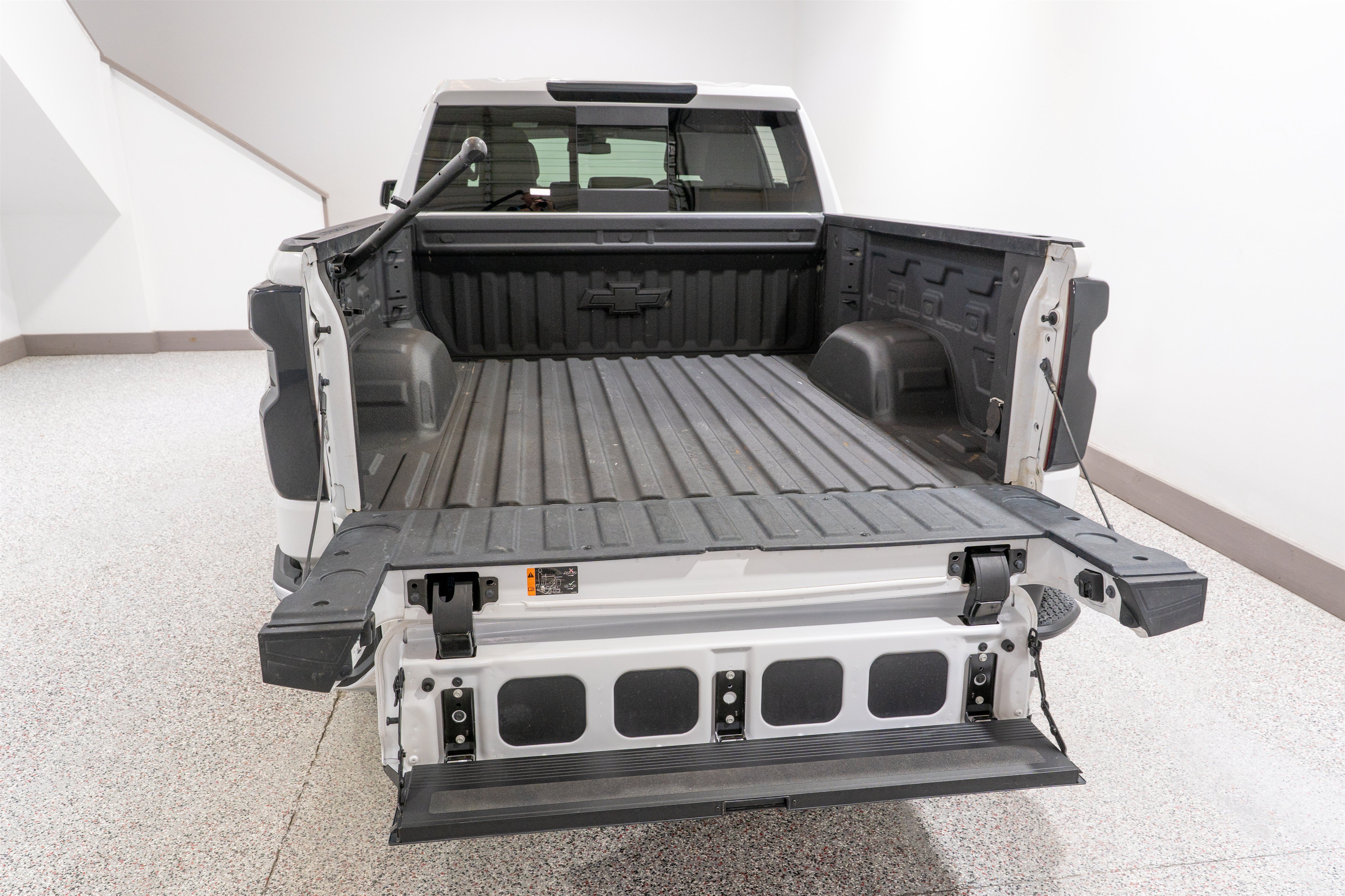 Used 2025 Chevrolet Silverado 1500 LTZ AWD/4WD image 11