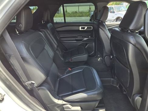 Certified 2020 Ford Explorer XLT w/ Equipment Group 202A AWD/4WD image 18