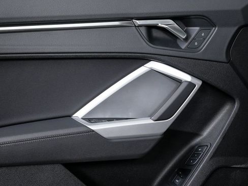 Used 2024 Audi Q3 2.0T Premium w/ Convenience Package image 6