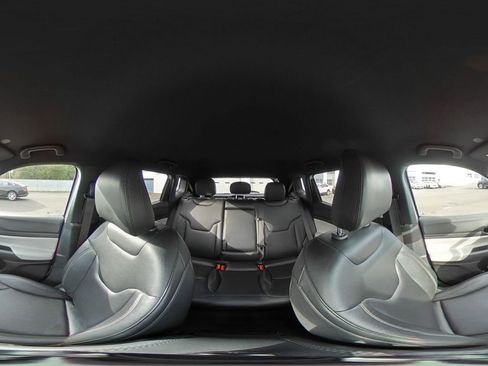 Used 2025 Jeep Compass Limited image 44