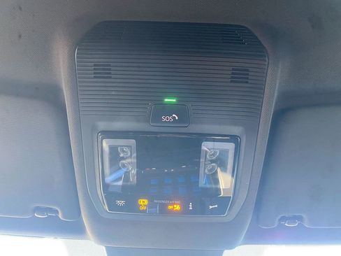 Used 2024 Volkswagen Atlas Cross Sport SE image 23