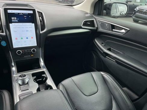 Used 2022 Ford Edge Titanium w/ Equipment Group 301A image 5