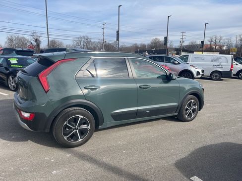 Used 2023 Kia Niro EX image 8