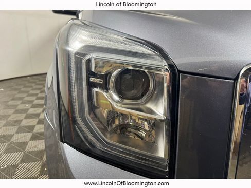 Used 2018 GMC Yukon SLT AWD/4WD image 12