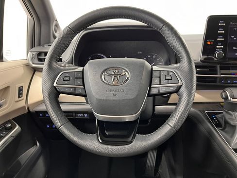 Used 2021 Toyota Sienna AWD image 22