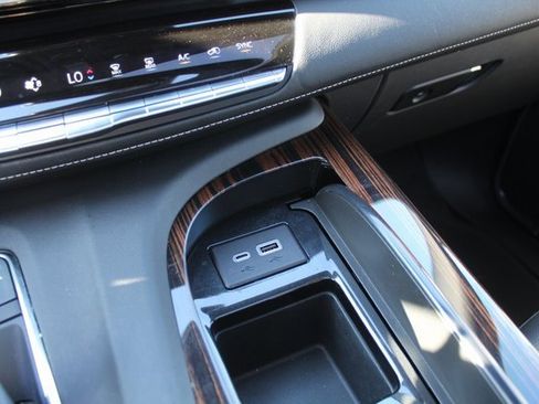 Used 2023 Cadillac Escalade Premium Luxury image 39