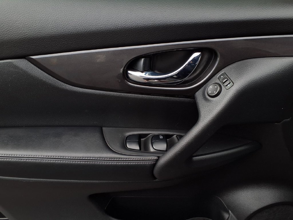 Used 2020 Nissan Rogue SV AWD/4WD image 19