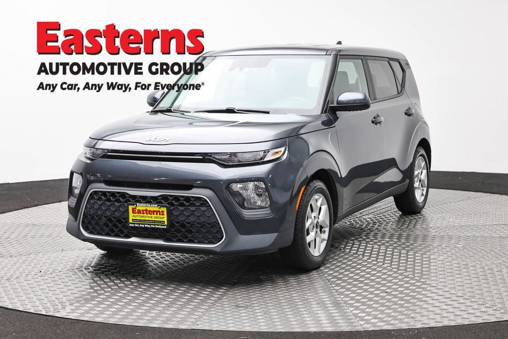 Used 2022 Kia Soul LX w/ Technology Package FWD image 1