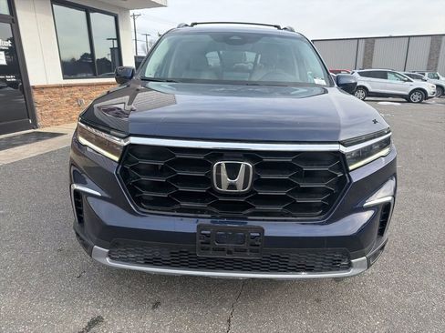 Used 2023 Honda Pilot Touring image 10