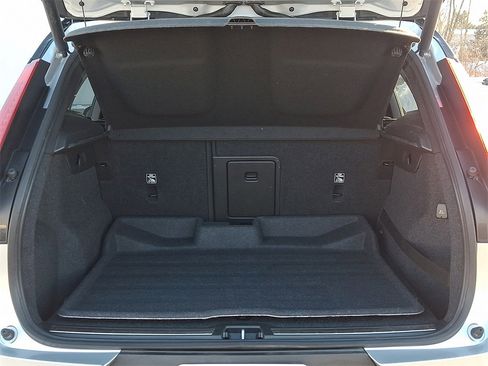 Used 2019 Volvo XC40 T5 R-Design image 28