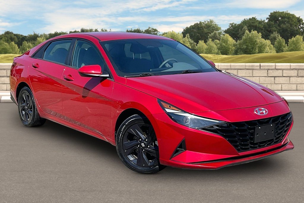 Used 2023 Hyundai Elantra SEL FWD image 2